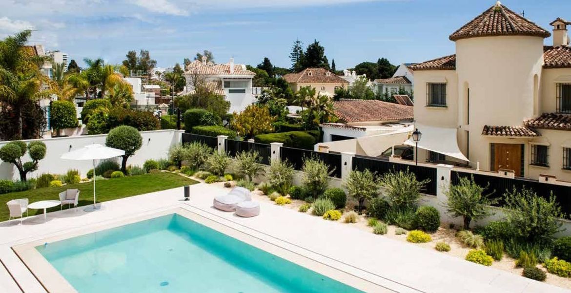 Villa en alquiler en Marbella cerca de Marbella Club