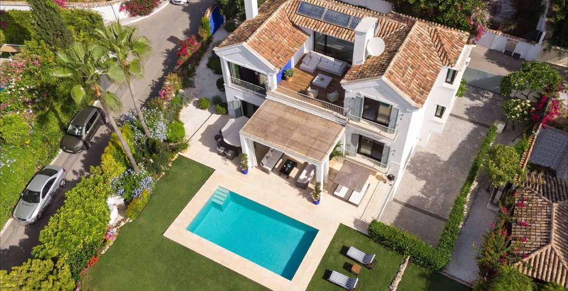 Villa en alquiler en Marbella Club area.