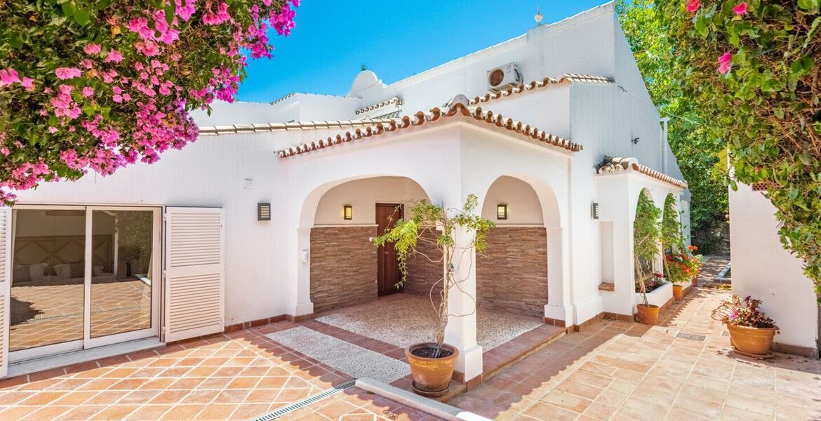 Villa junto a la playa en Marbella en venta