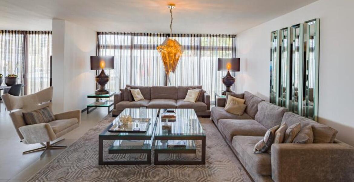 Продается просторная роскошная квартира в Порт-Оазис