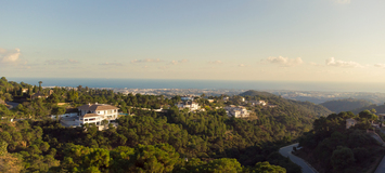 Эксклюзивная роскошная вилла с панорамным видом в Ла Загалет