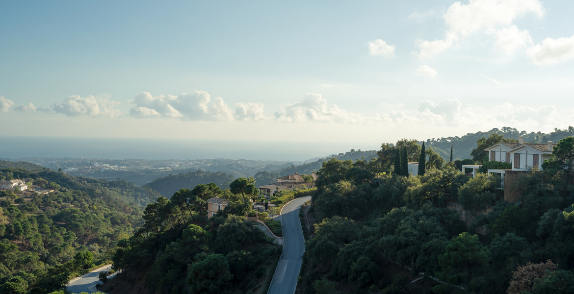 Эксклюзивная роскошная вилла с панорамным видом в Ла Загалет