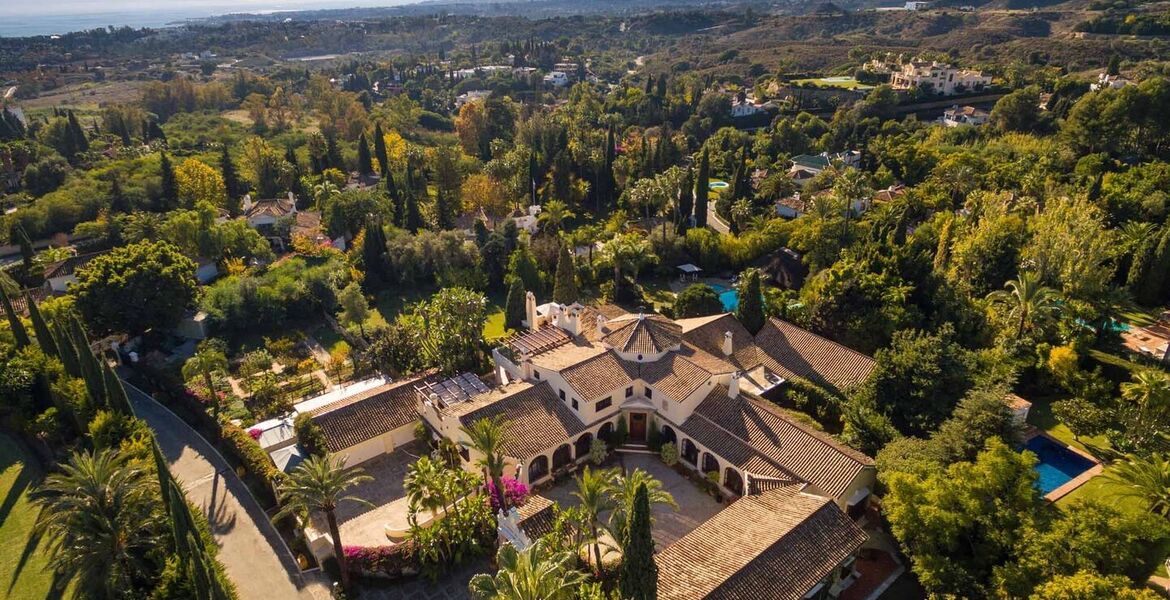 Luxury villa for rent in Marbella Hill Club