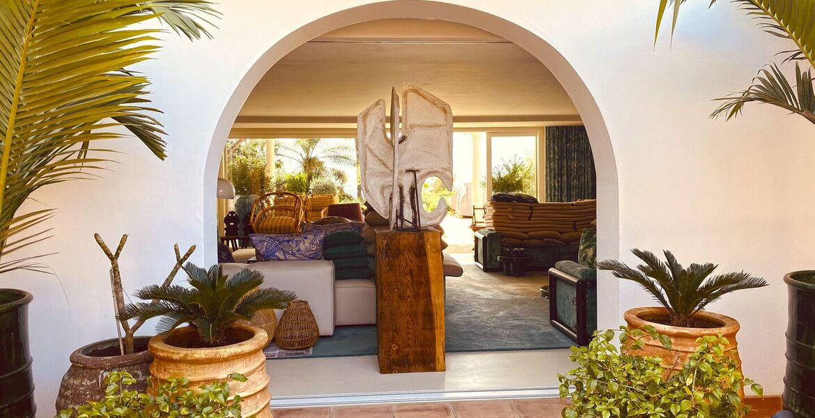 Luxury villa for rent in beachfront Puente Romano