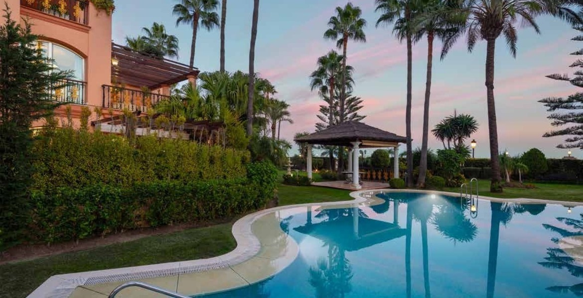 Stunning Duplex in the luxury resort in Marbella Beach Front 